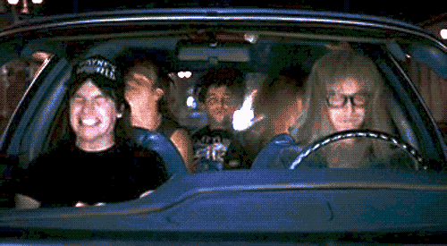 image animée extraite du film Wayne's World, représentant des 5 hommes en train de headbanger dans une voiture, pour illustrer le covoiturage